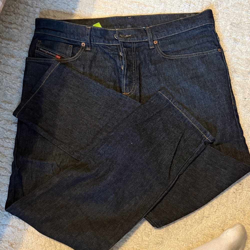 Men’s dark colored diesel jeans size 33 - Picture 2 of 9